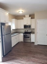 Building Photo - 722 W King Ave