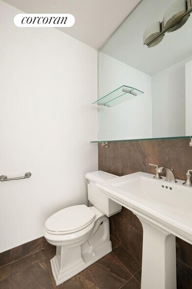 Building Photo - 161 W 61st St