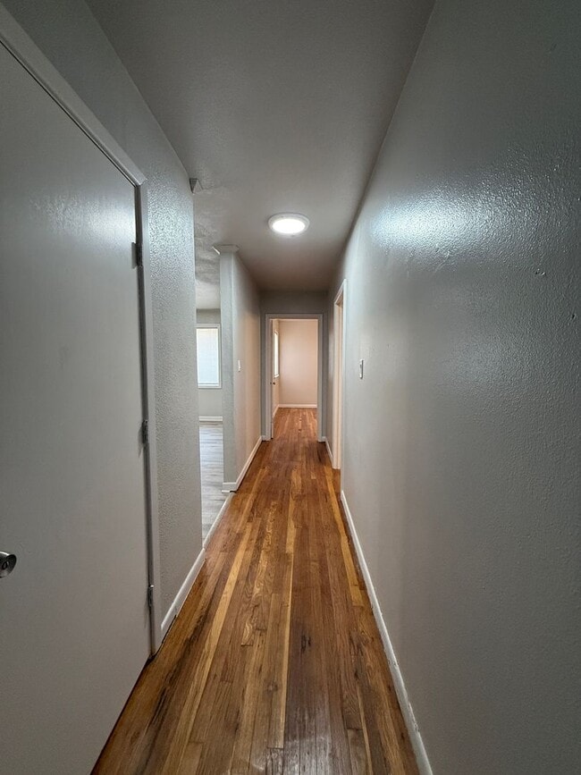 Building Photo - Three bedroom two bath rent house in a gre...
