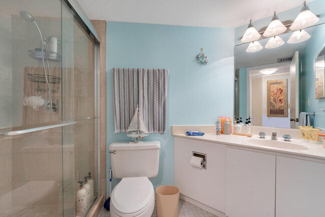 Building Photo - 9550 S Ocean Dr