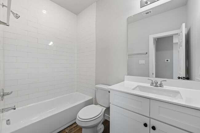 Building Photo - 3413 Valley Vista Dr