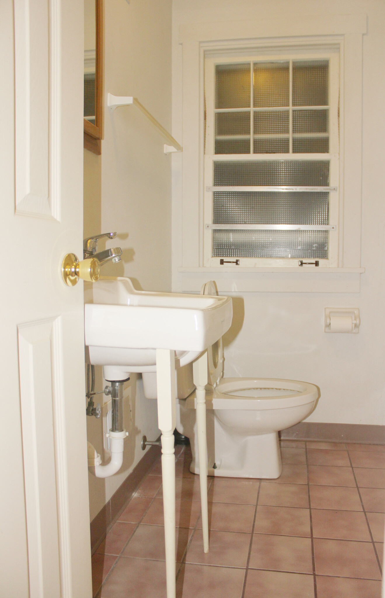 Bath - 5840 Alderson St