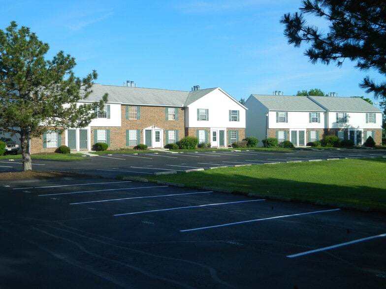 Outside view of neighborhood, grounds & parking - 7400 Chaparral Rd