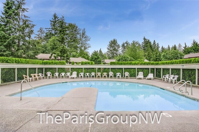 Building Photo - 3BR Top Flr Fairwood Condo – Great Locatio...