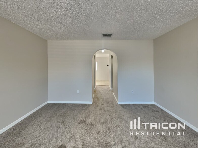 Building Photo - 12610 Lake Vista Dr