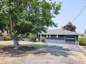 Building Photo - 1715 Holbrook Ave