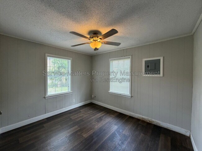 Building Photo - 3213 N Guillemard St