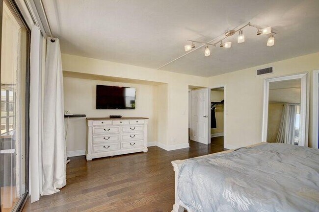 Building Photo - 3200 S Ocean Blvd