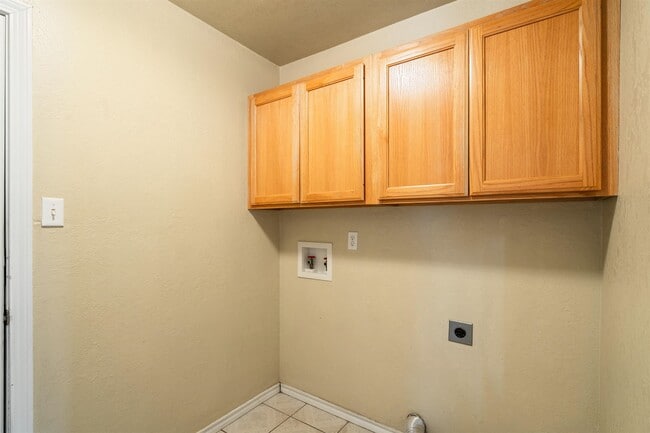 Building Photo - 119 Encino Dr