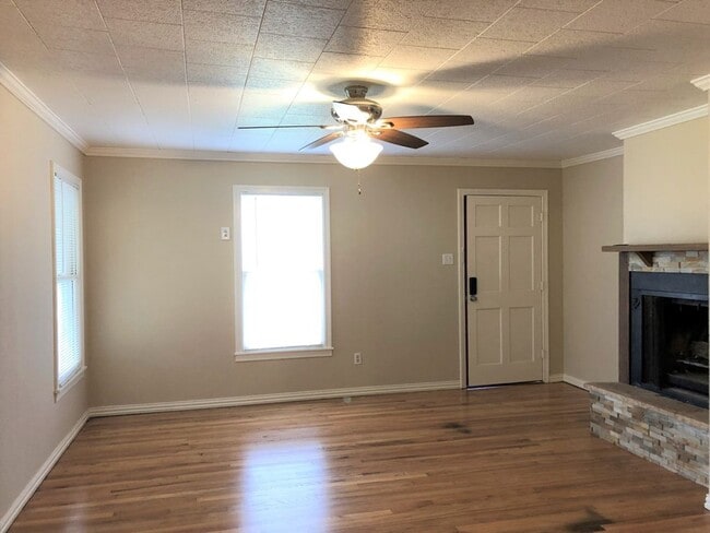 Building Photo - 1905 W Twohig Ave