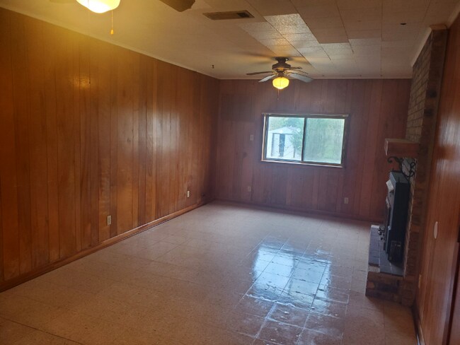 Building Photo - 724 Kings Rd