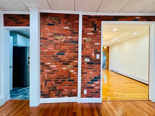 Building Photo - 16 W 51st St