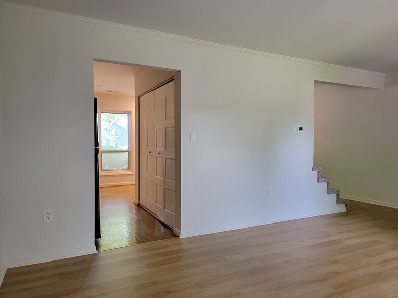 Building Photo - 541 Cloverbrook Dr