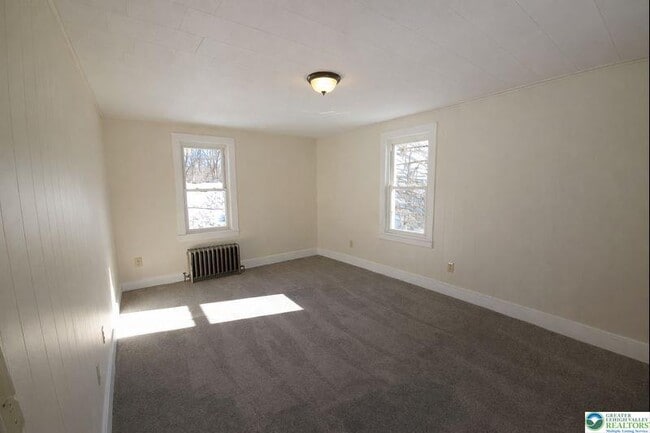 Building Photo - 221 Oak St