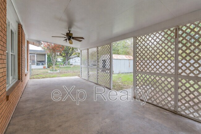 Building Photo - 322 Kate Schenck Ave