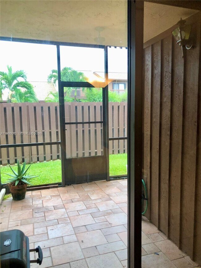 Building Photo - 1422 Amanda St