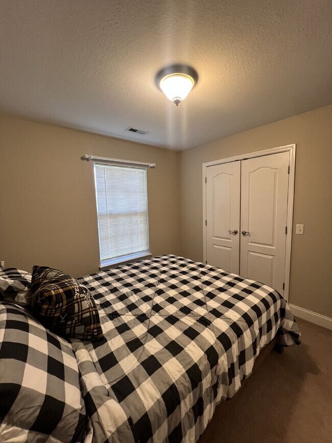 Building Photo - 7475 British Rd