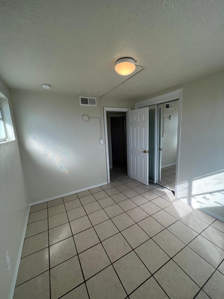 Building Photo - 5409 Dailey Ave