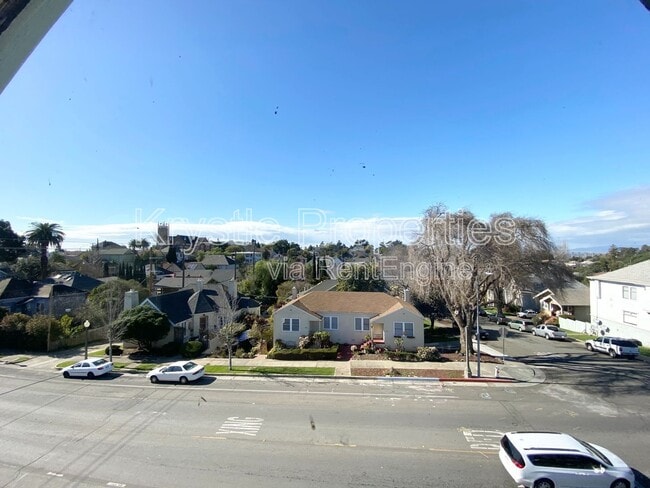 Building Photo - 1130 Marin St