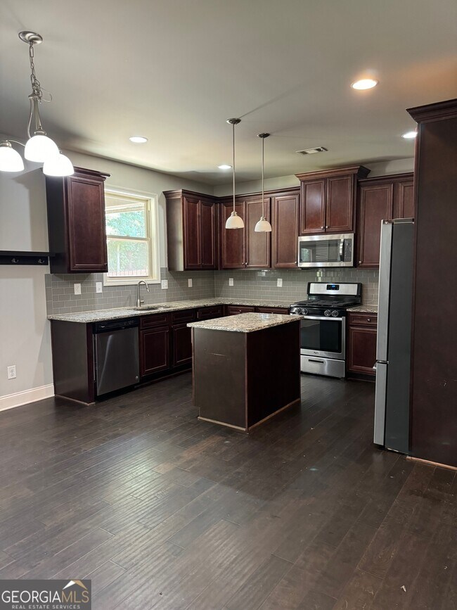Building Photo - 829 Hawkins Creek Dr