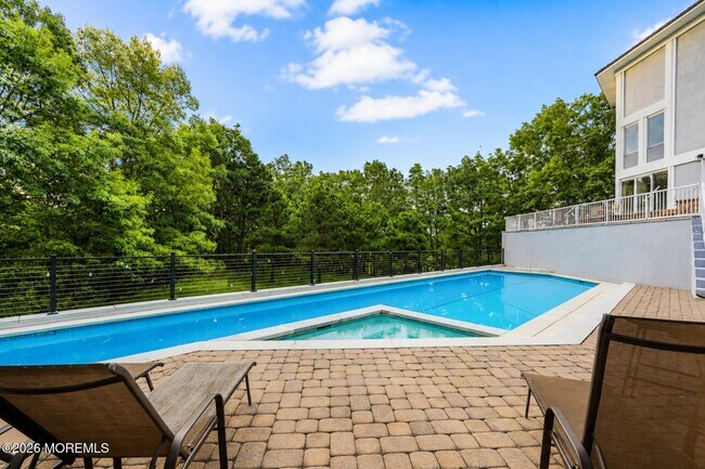Building Photo - 401 Overlook Dr
