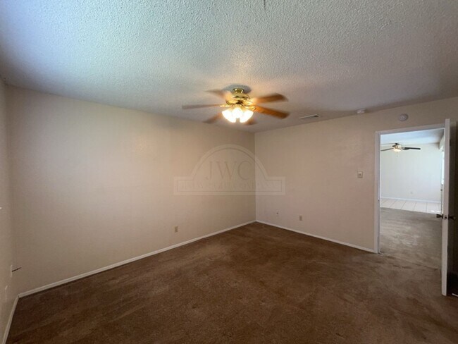 Building Photo - 1510 Rose Ave