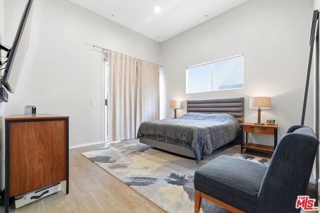 Building Photo - 1842 Greenfield Ave