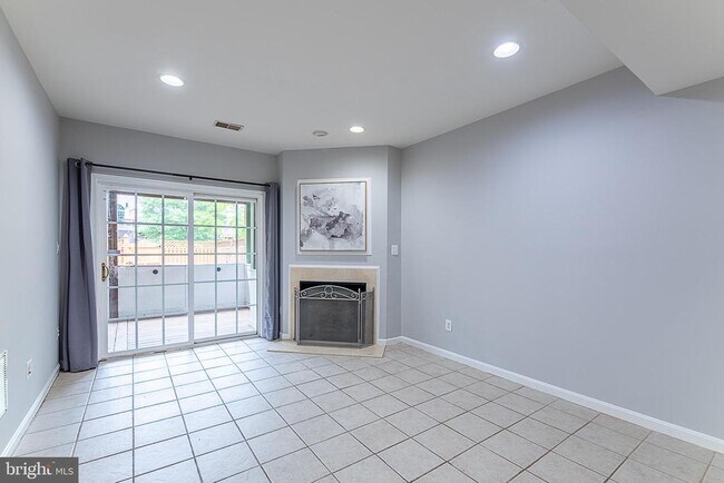 Building Photo - 24635 Kings Canyon Square