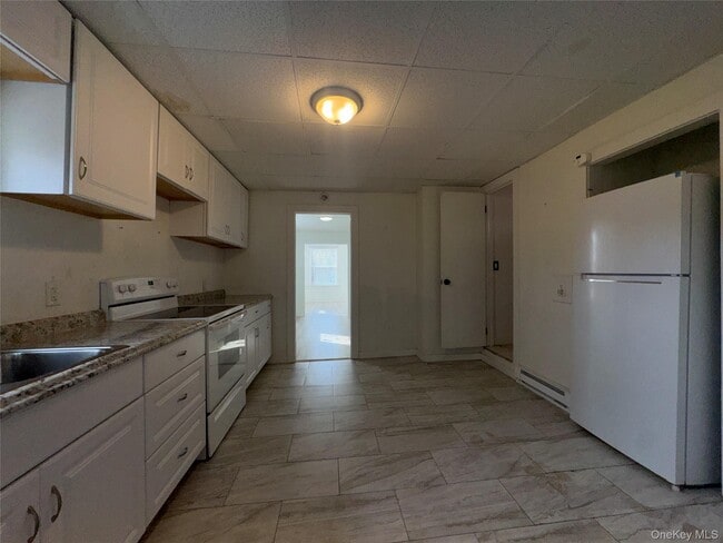 Building Photo - 88 Main St