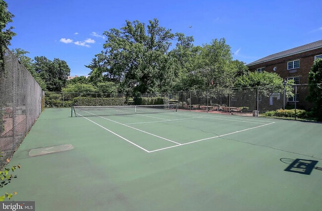 Building Photo - 1624 W Abingdon Dr