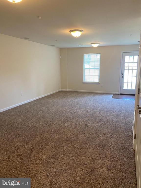 Building Photo - 5556 Peanuts Ln