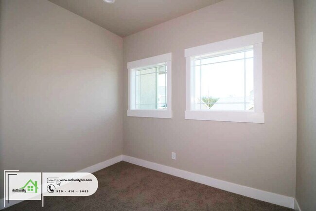 Building Photo - 6677 Bandito Dr