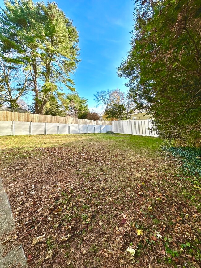 Building Photo - 23 Beecher Pl