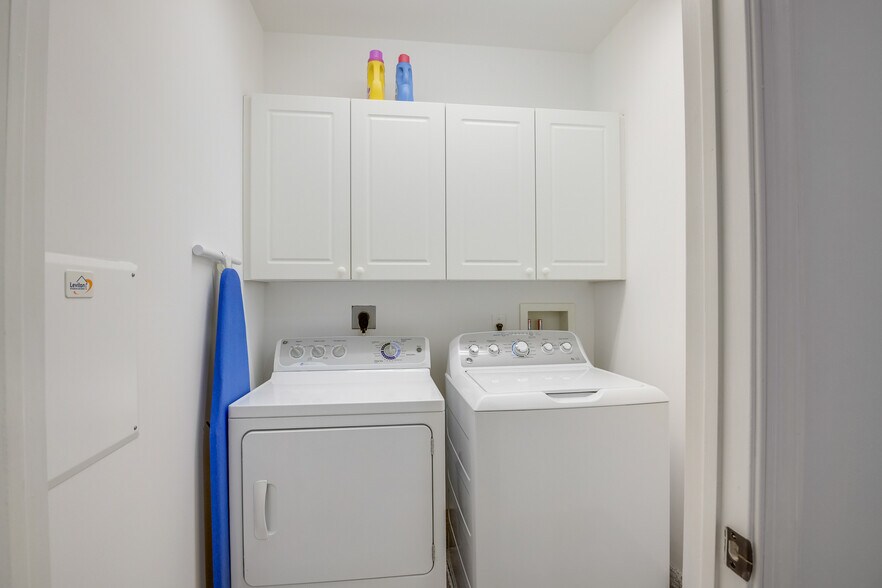 Building Photo - 3940 N Flagler Dr