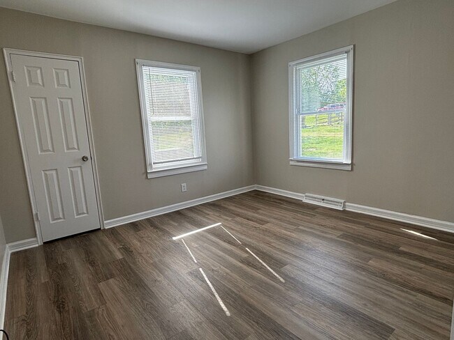 Building Photo - 3 BR House near Moses Cone Hospital