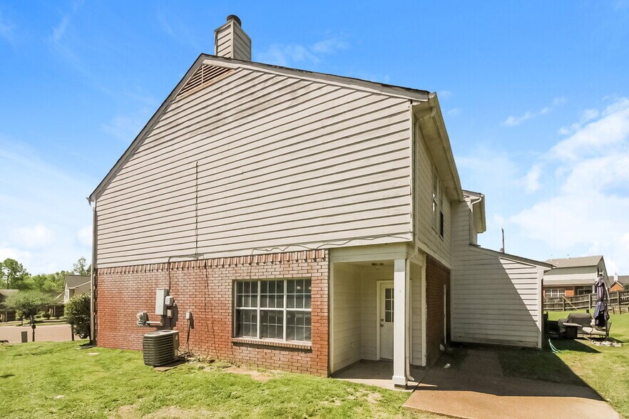 Building Photo - 7899 Brady Creek Cove