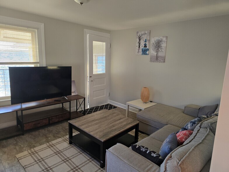 Building Photo - 92 Townsend Ave