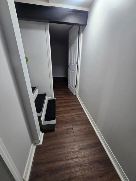 Building Photo - 4338 Coleridge St