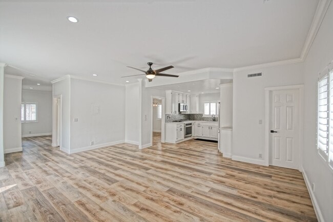 Building Photo - Beautifully Remodeled, Detached Front Town...