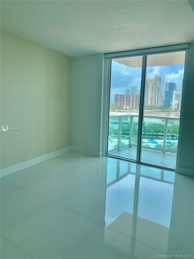 Building Photo - 250 Sunny Isles Blvd