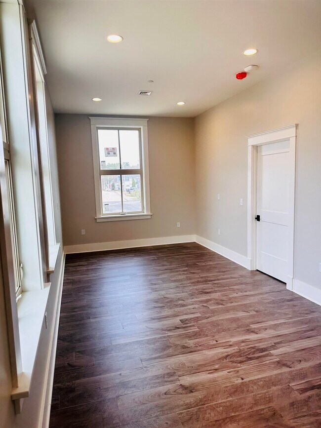 Building Photo - 30 High St