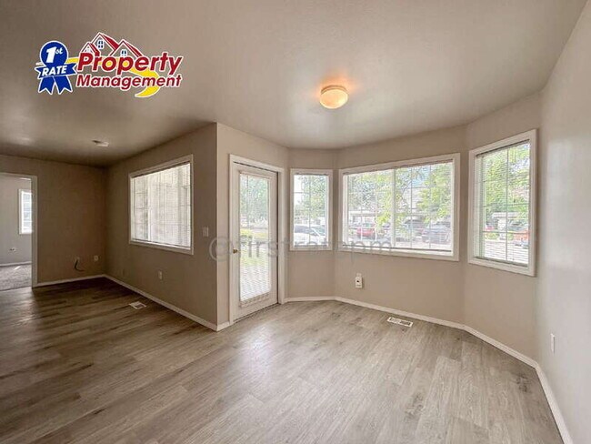 Building Photo - 5843 W Clearview Ln