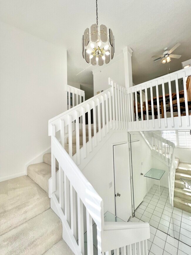 Building Photo - 10756 Bahama Palm Way