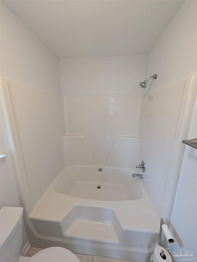 Building Photo - 28 Easton St