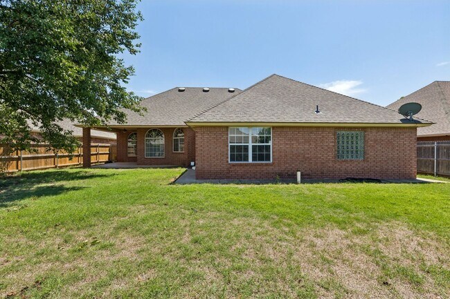 Building Photo - 2725 Blue Quail Pass