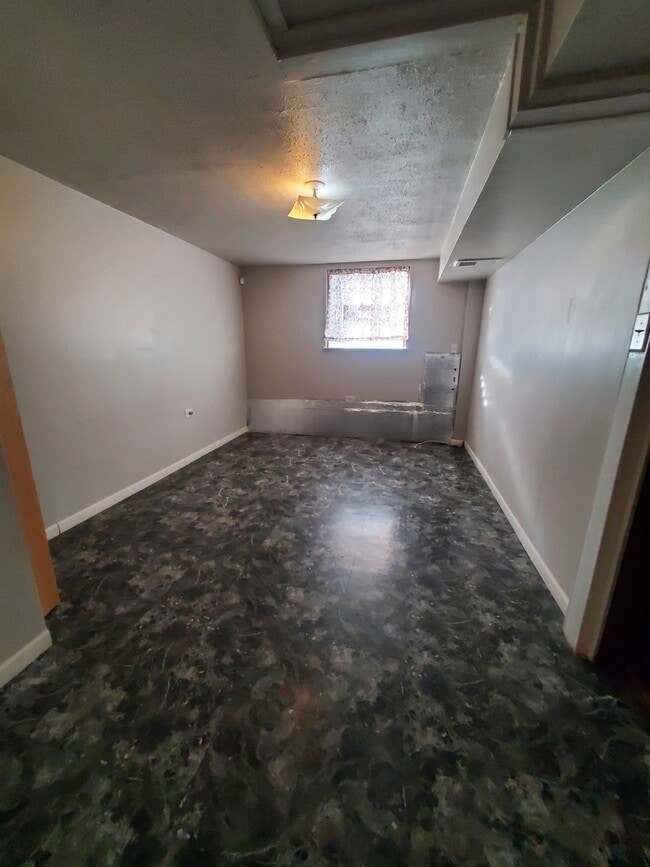 Building Photo - 450 E Mulberry Ct