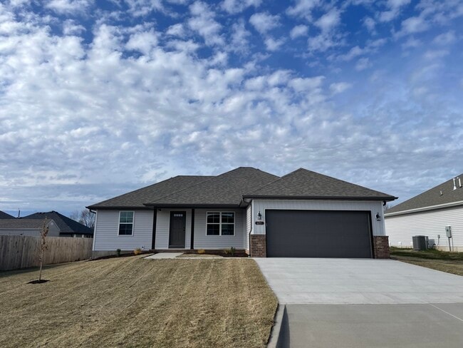 Primary Photo - 671 N Jozlynn Ave