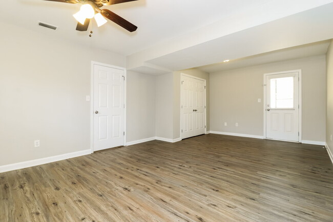 Building Photo - 529 Hearth Pl NW