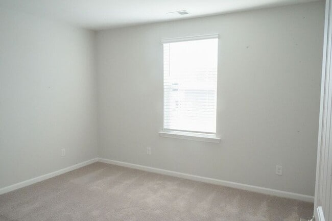 Building Photo - 142 Brookline Dr