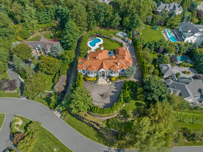 Building Photo - 142 Hoover Dr